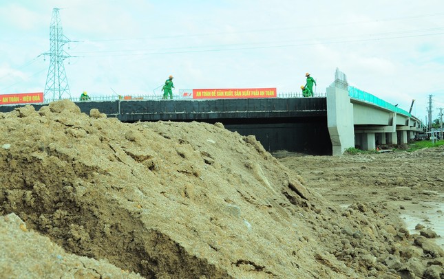 Dos proyectos de autopistas en Hau Giang 'atascados' por falta de materiales foto 2