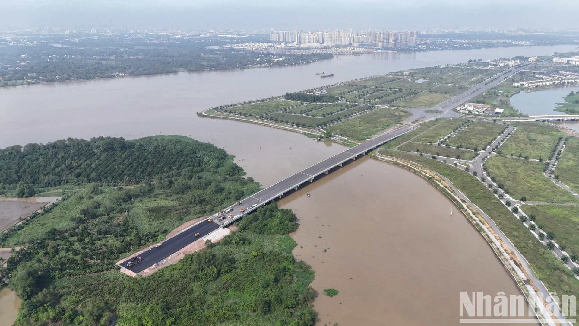 [Photo] Risk of wasting nearly 400 billion VND bridge completed without connecting road photo 1