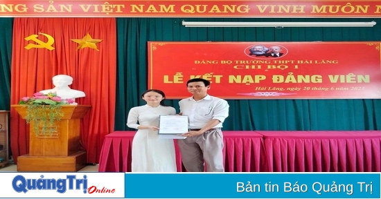 100% trường THPT thực hiện mô hình kết nạp đảng viên tuổi 18