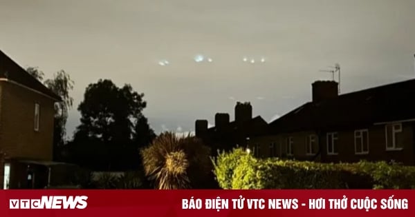 'Binh đoàn' UFO trình diễn trên bầu trời thủ đô Vương quốc Anh