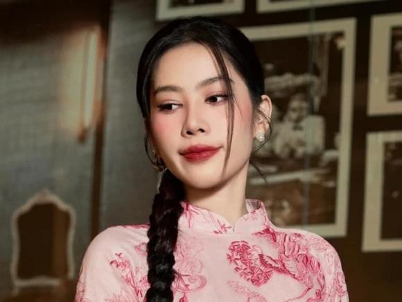 Nam Em và bạn trai livestream chung. Ảnh: Facebook nhân vật