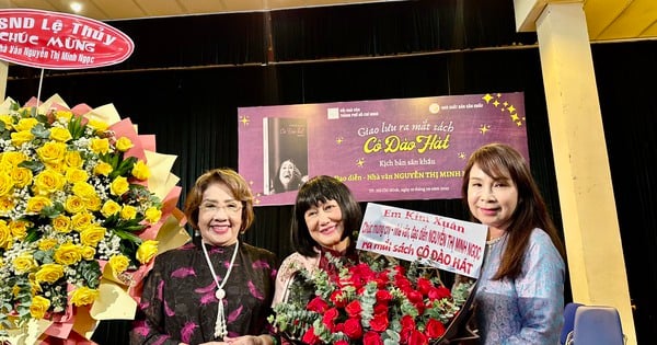 Para celebrar su 70 cumpleaños, la autora Nguyen Thi Minh Ngoc lanzó el libro "La cantante"