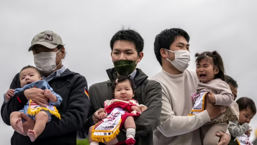 일본, 출산율 위기 해결에 250억 달러만 투자 1