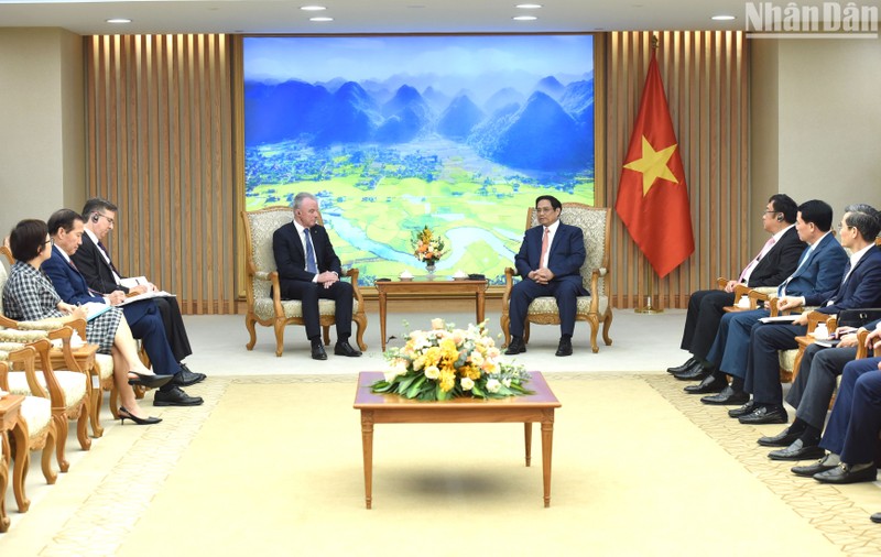 Prime Minister Pham Minh Chinh received Mr. Brendan Nelson, Senior Vice President of Boeing Corporation and President of Boeing Global. (Photo: TRAN HAI)