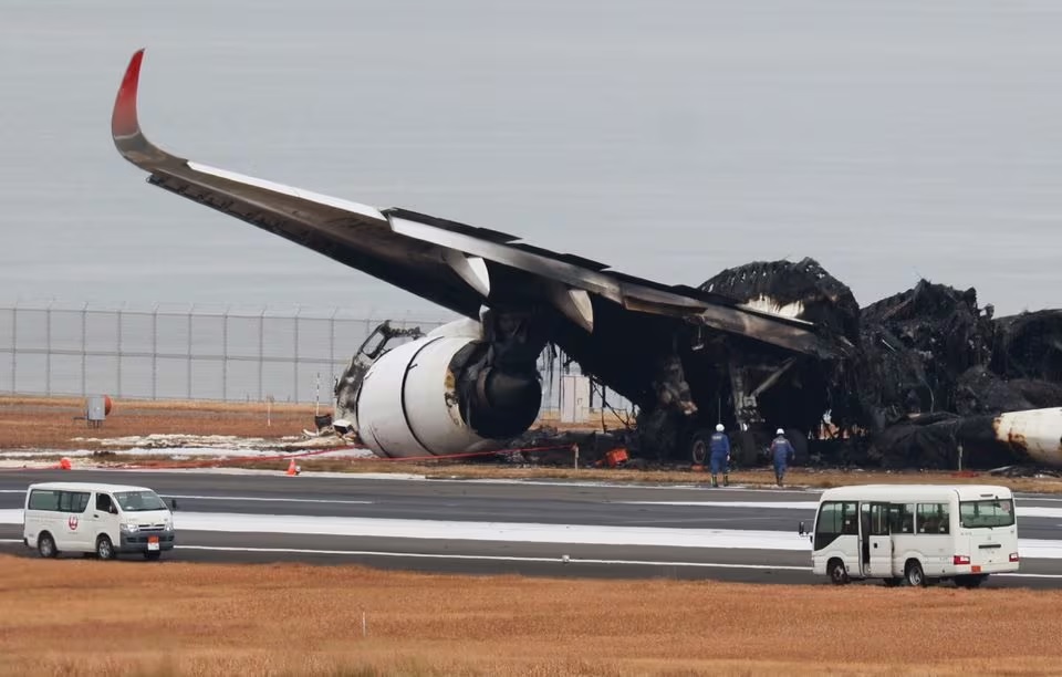 日本の飛行機墜落事故はナンバープレートで保護されていない。画像2