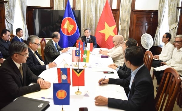 Le Vietnam cède la présidence du Comité de l'ASEAN à Cuba au Cambodge