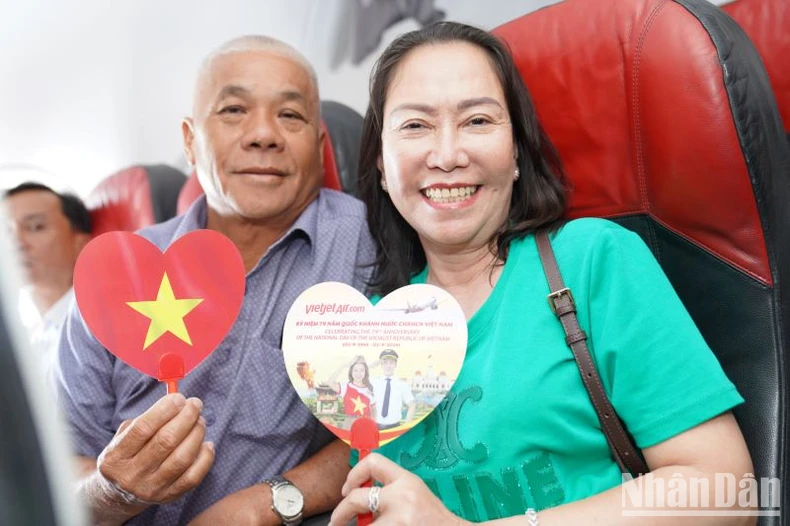 Brilliant red flags with yellow stars celebrate National Day September 2nd on Vietjet flights photo 6