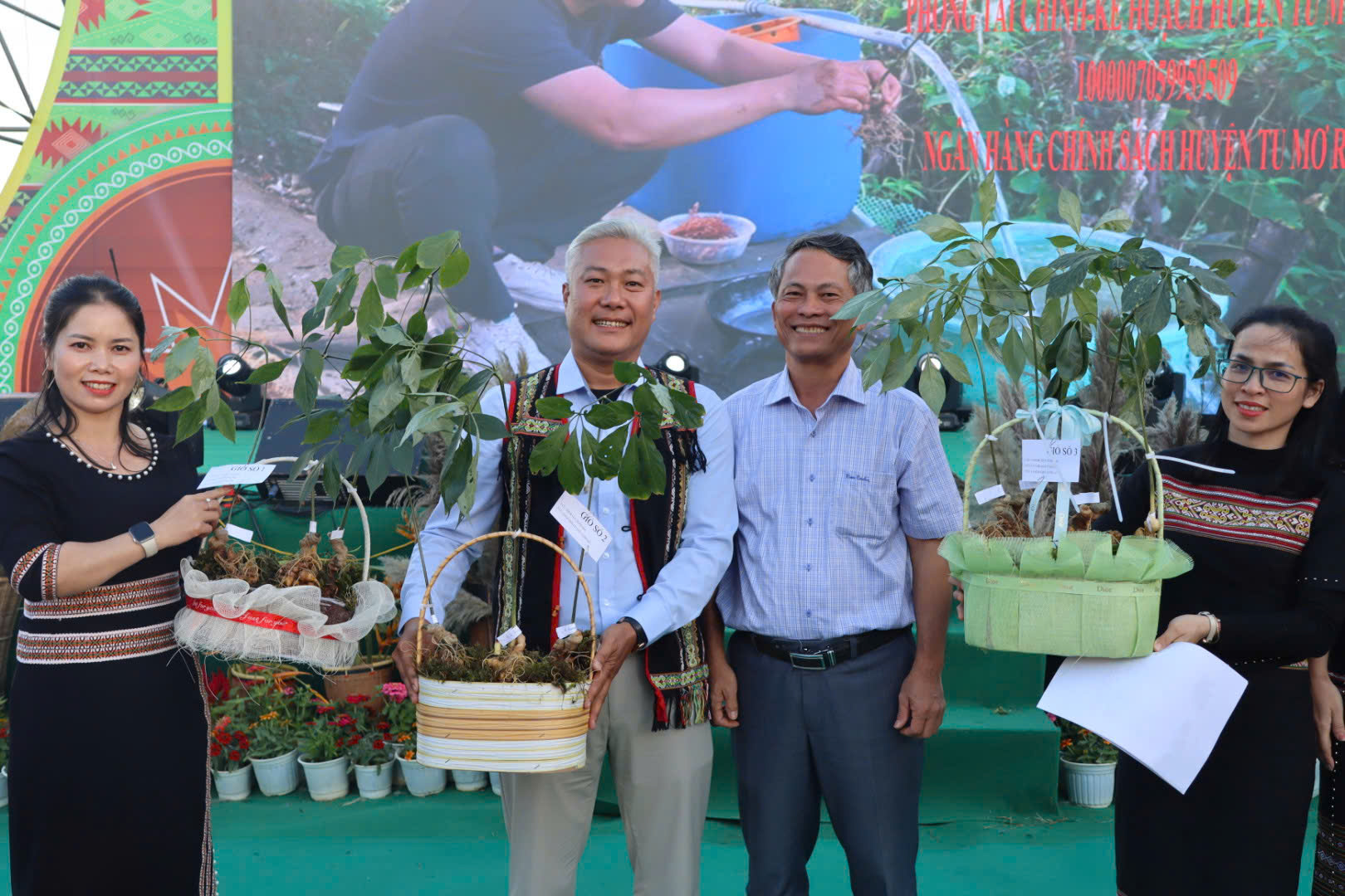 Kon Tum lanza una aldea de turismo comunitario en Thu Phu Sam Ngoc Linh foto 4