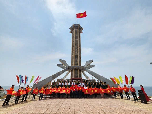 "Tự hào cờ Tổ quốc": Hành trình 5 năm khơi dậy niềm tự hào về đất nước - Ảnh 1.