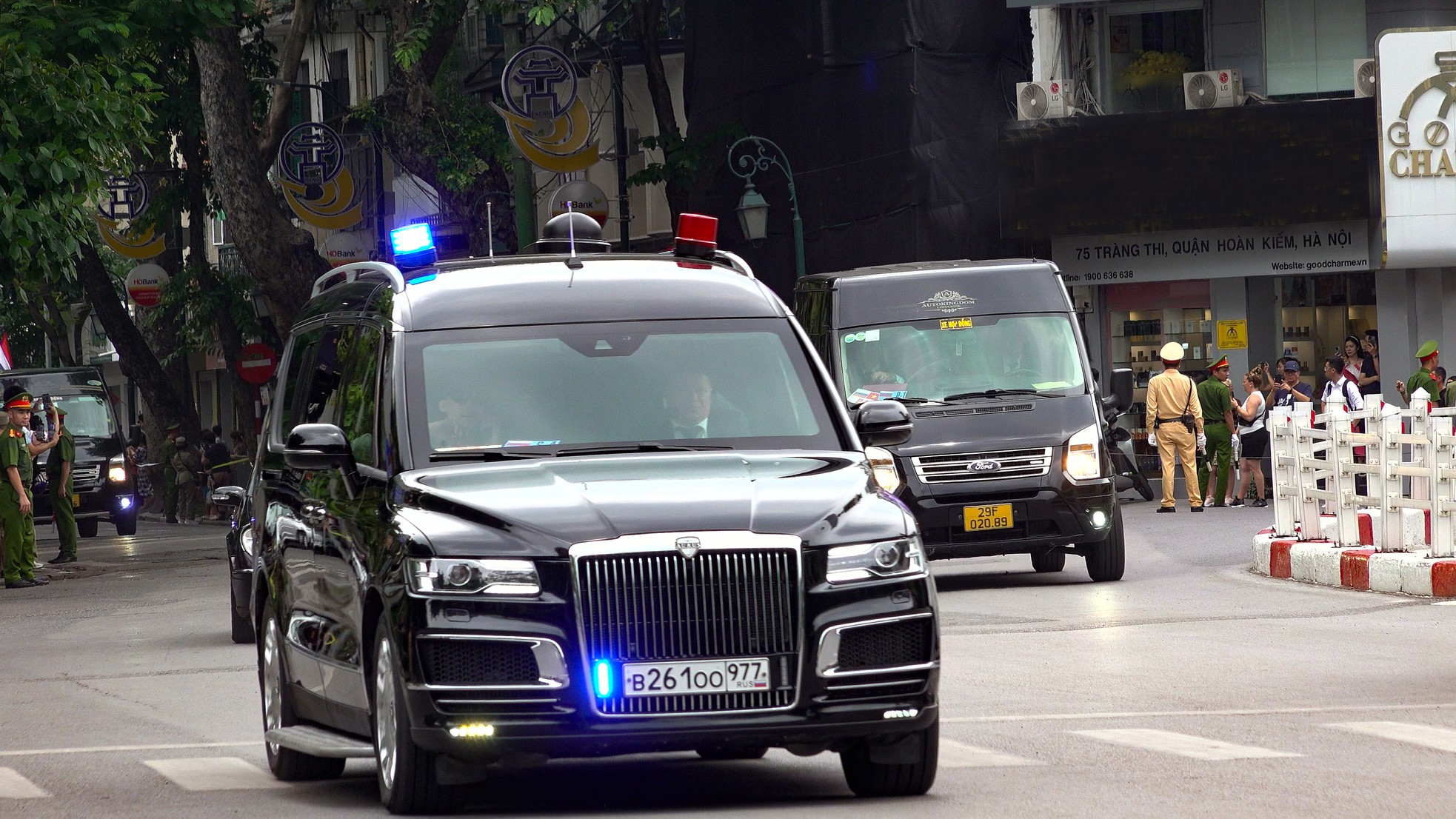 Details of the special vehicles escorting Russian President Putin during his visit to Vietnam, photo 9