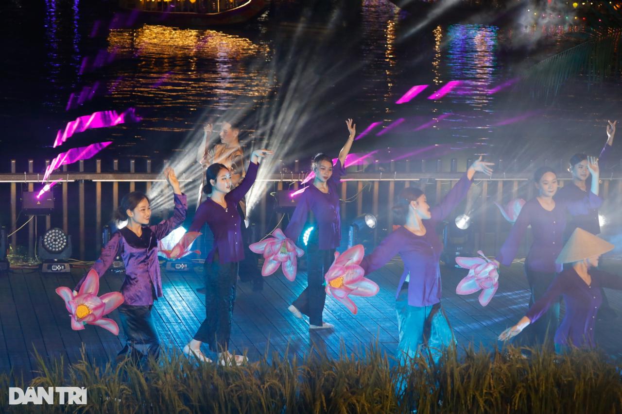 Sông Hương rực rỡ sắc màu trong đêm Tri ân dòng Hương - 4