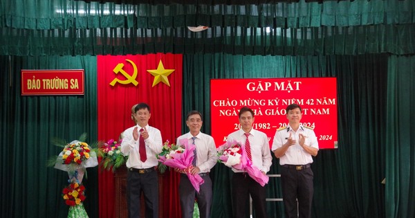 Truong Sa bustling with atmosphere to celebrate Vietnamese Teachers' Day