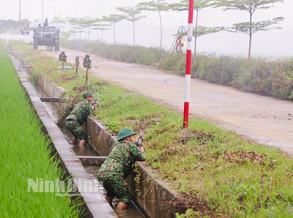 Ceremonia de clausura del ejercicio de defensa del distrito de Yen Khanh 2023