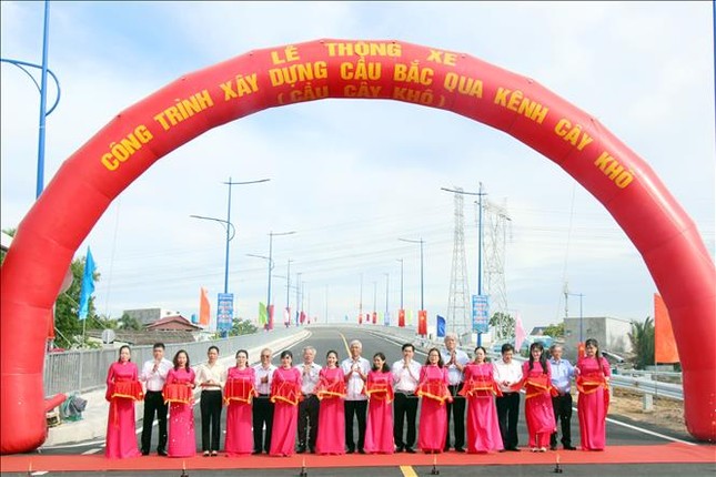 Se inaugura el puente que une Nha Be y Binh Chanh, acortando la distancia en casi 10 km. Foto 1