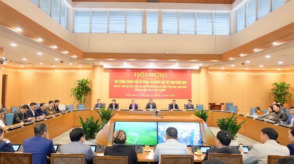 Delegates attending the conference at the Hanoi end. Photo: Nhat Bac