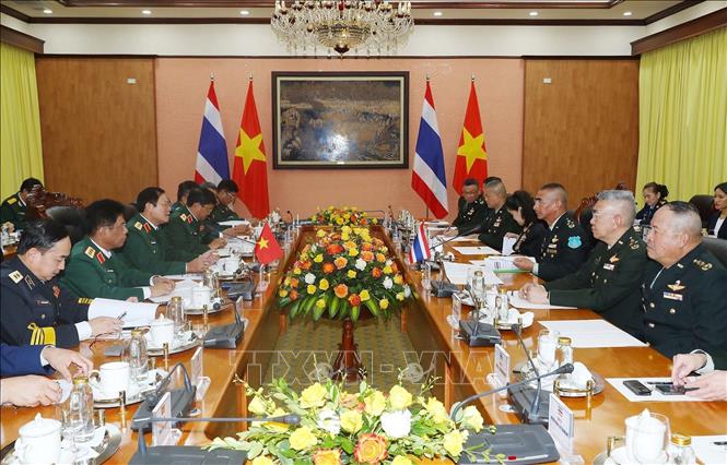 មេបញ្ជាការកងយោធពលខេមរភូមិន្ទថៃ បំពេញទស្សនកិច្ចជាផ្លូវការនៅវៀតណាម