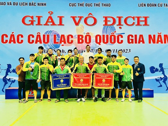 El equipo de levantamiento de pesas de Ciudad Ho Chi Minh ganó el torneo de este año. Foto: MINH MINH