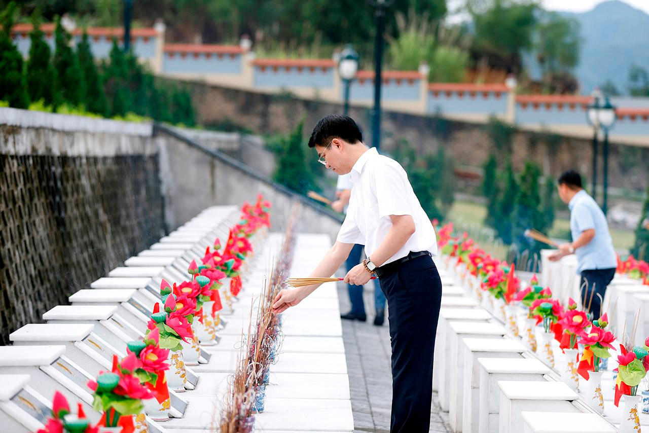 small_20240509-cemetery-vi-xuyen-13.jpg