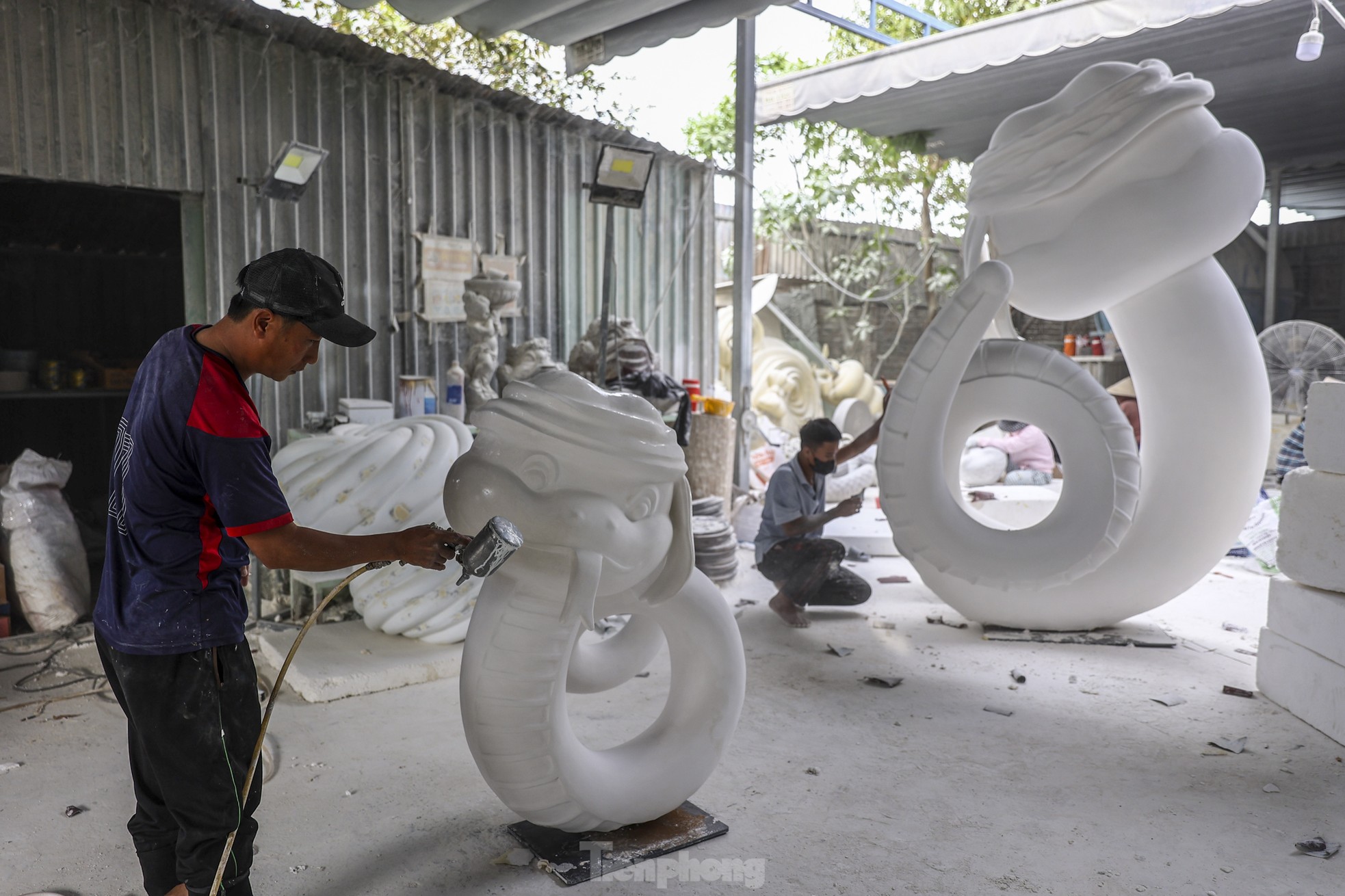 Admire the giant snake mascot worth 500 million VND in Ho Chi Minh City photo 13