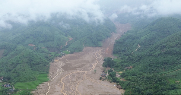 Una inundación repentina trajo 1,6 millones de metros cúbicos de agua y rocas que sepultaron la aldea de Lang Nu en solo 5 minutos.