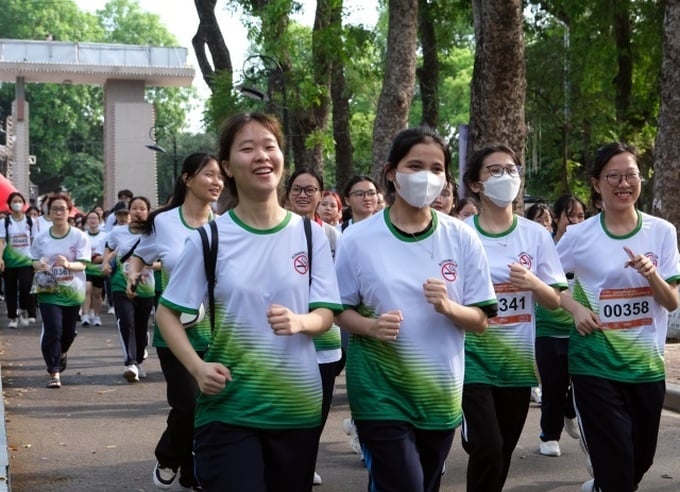 Más de 500 jóvenes participaron en una carrera en respuesta al Día Mundial Sin Tabaco el 31 de mayo. Foto: Hoai Linh