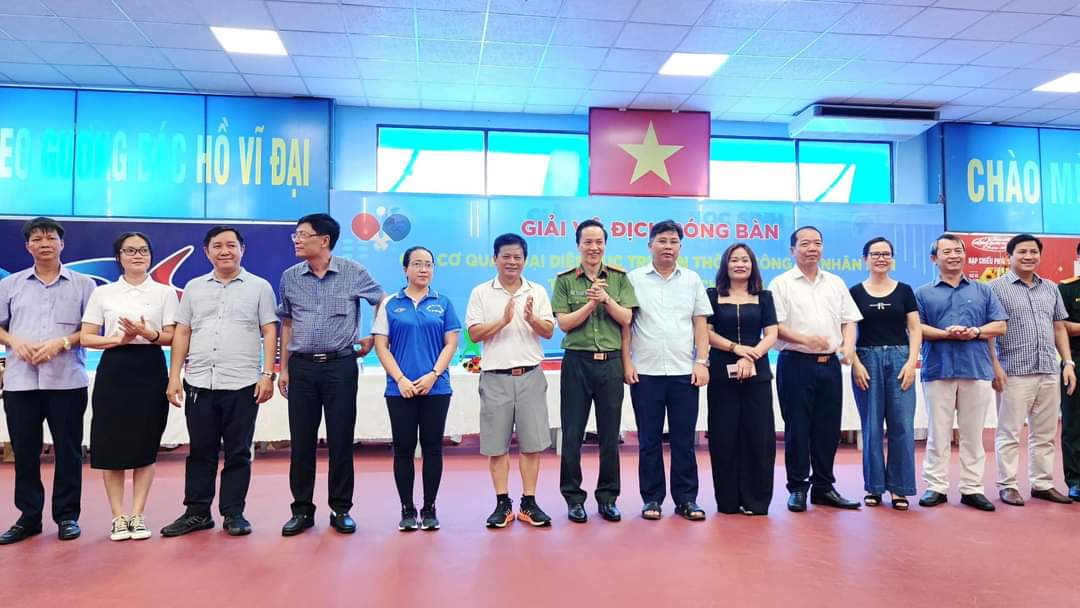 Le tournoi de football traditionnel des Forces de sécurité publique populaires à Ho Chi Minh-Ville est dynamique et attrayant, photo 2