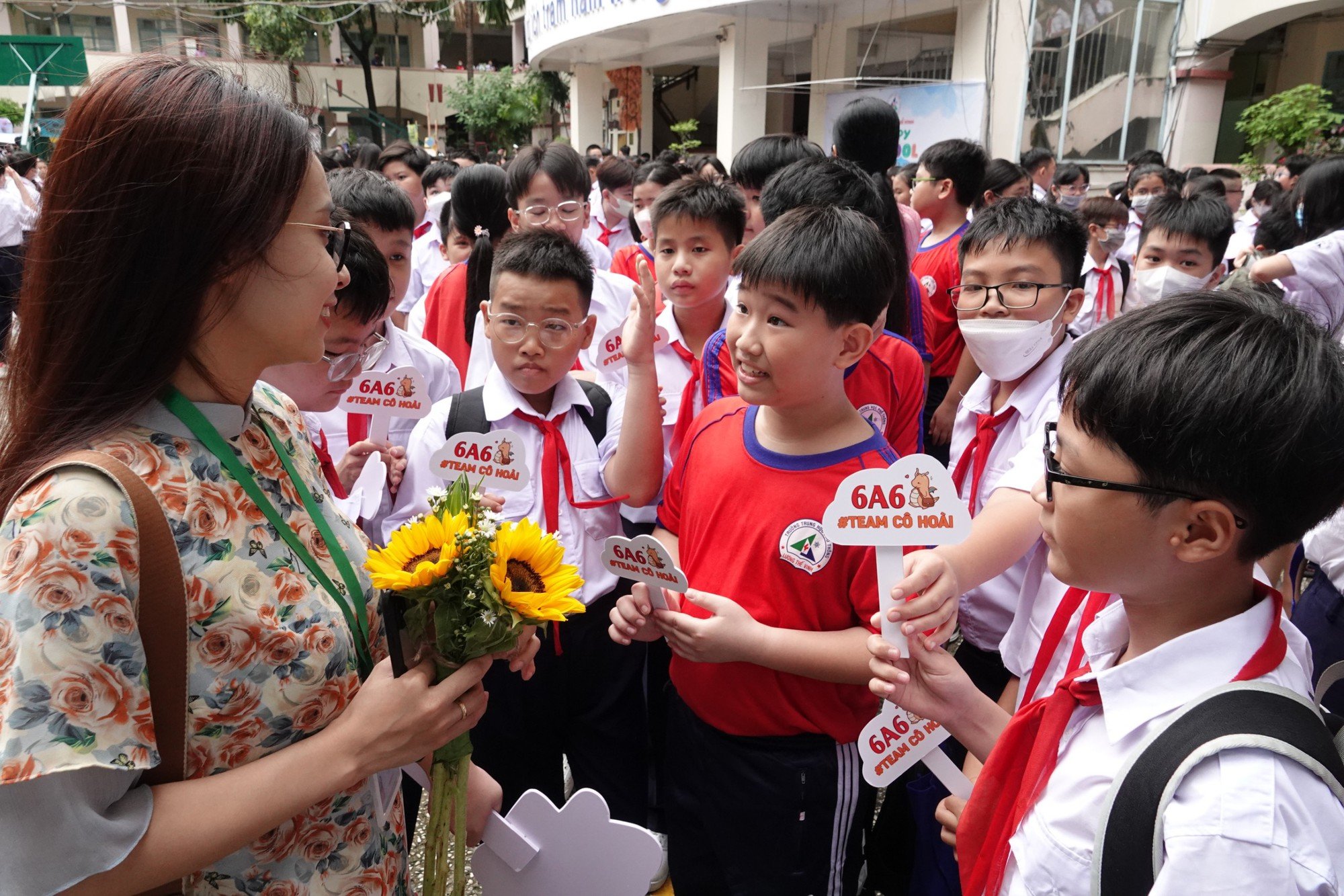 Sau tựu trường, các trường chuẩn bị cho lễ khai giảng - Ảnh 4.