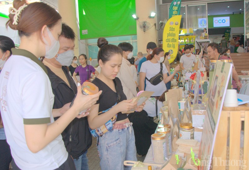 Grüne Messe: Hunderte landwirtschaftliche Spezialitäten bedienen die Verbraucher in der Stadt. Ho Chi Minh