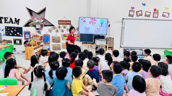 교육은 친절하고, 행복하고, 사회적으로 책임감 있는 사람을 만들어내야 합니다.