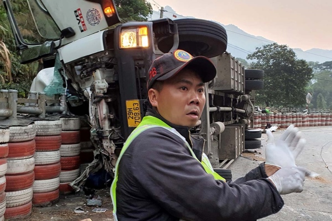 Anh Đinh Văn Hoàng trong một lần tham gia cứu hộ trên đèo Lò Xo. Ảnh: Ngọc Oanh