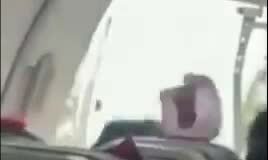 約200人を乗せた飛行機が着陸時にドアを開けた