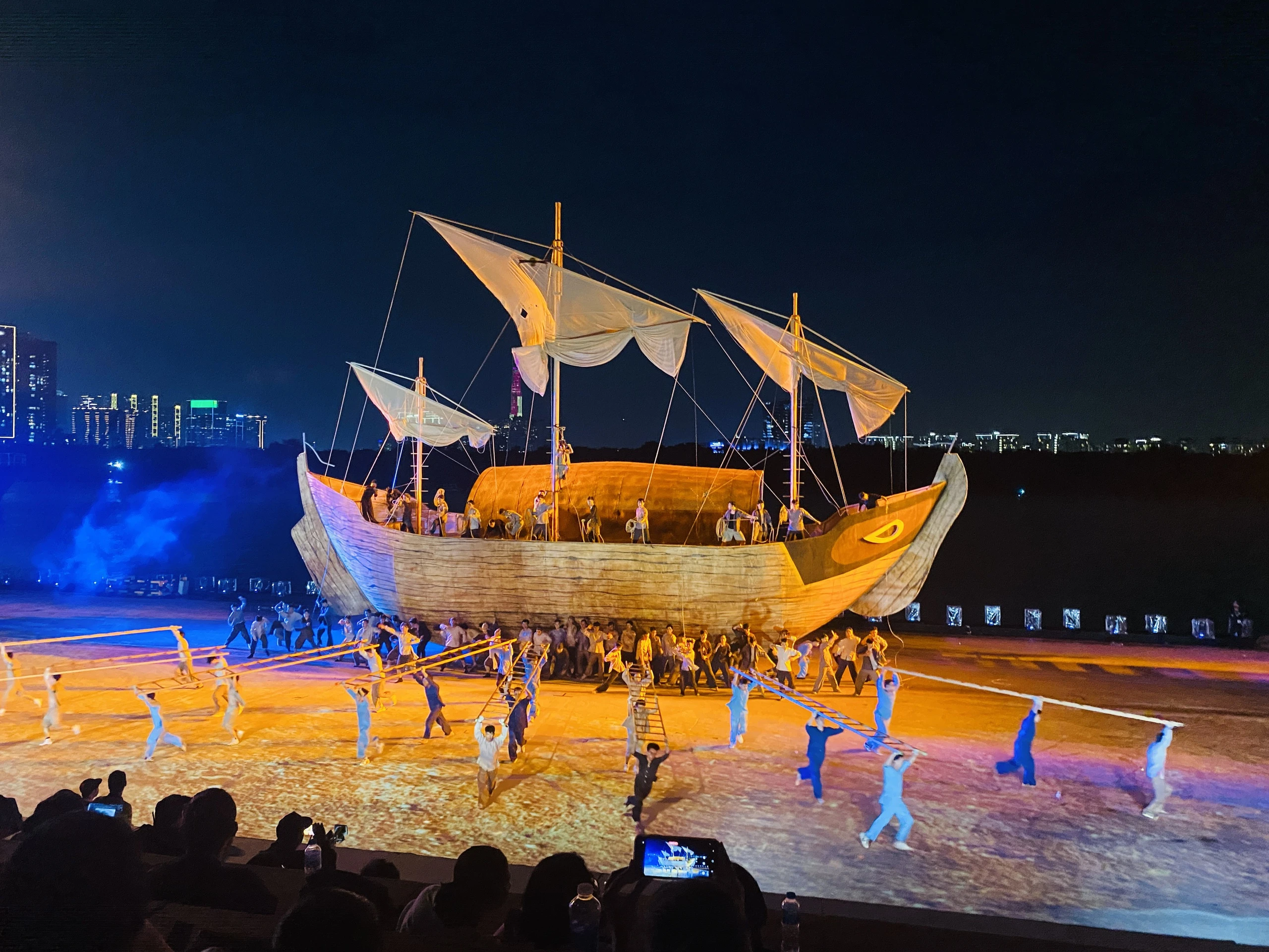 Dans les coulisses de la grande répétition de la comédie musicale sur la rivière de Saïgon