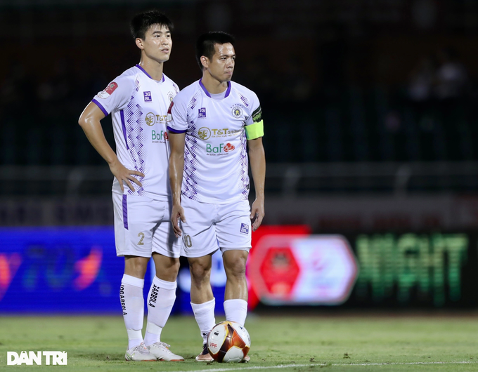Đánh bại CLB TPHCM, CLB Hà Nội lên ngôi đầu bảng V-League - 1