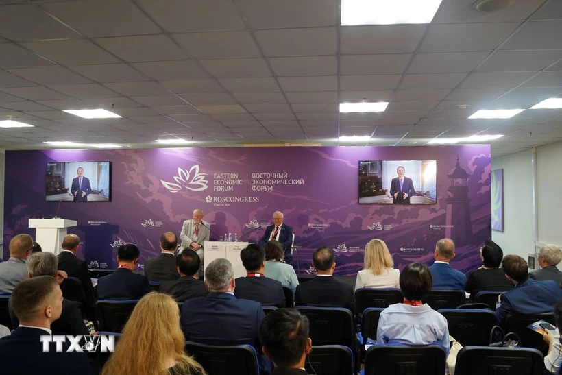 De nombreux universitaires participent à la conférence pour célébrer le 75e anniversaire de l'établissement des relations entre le Vietnam et la Russie