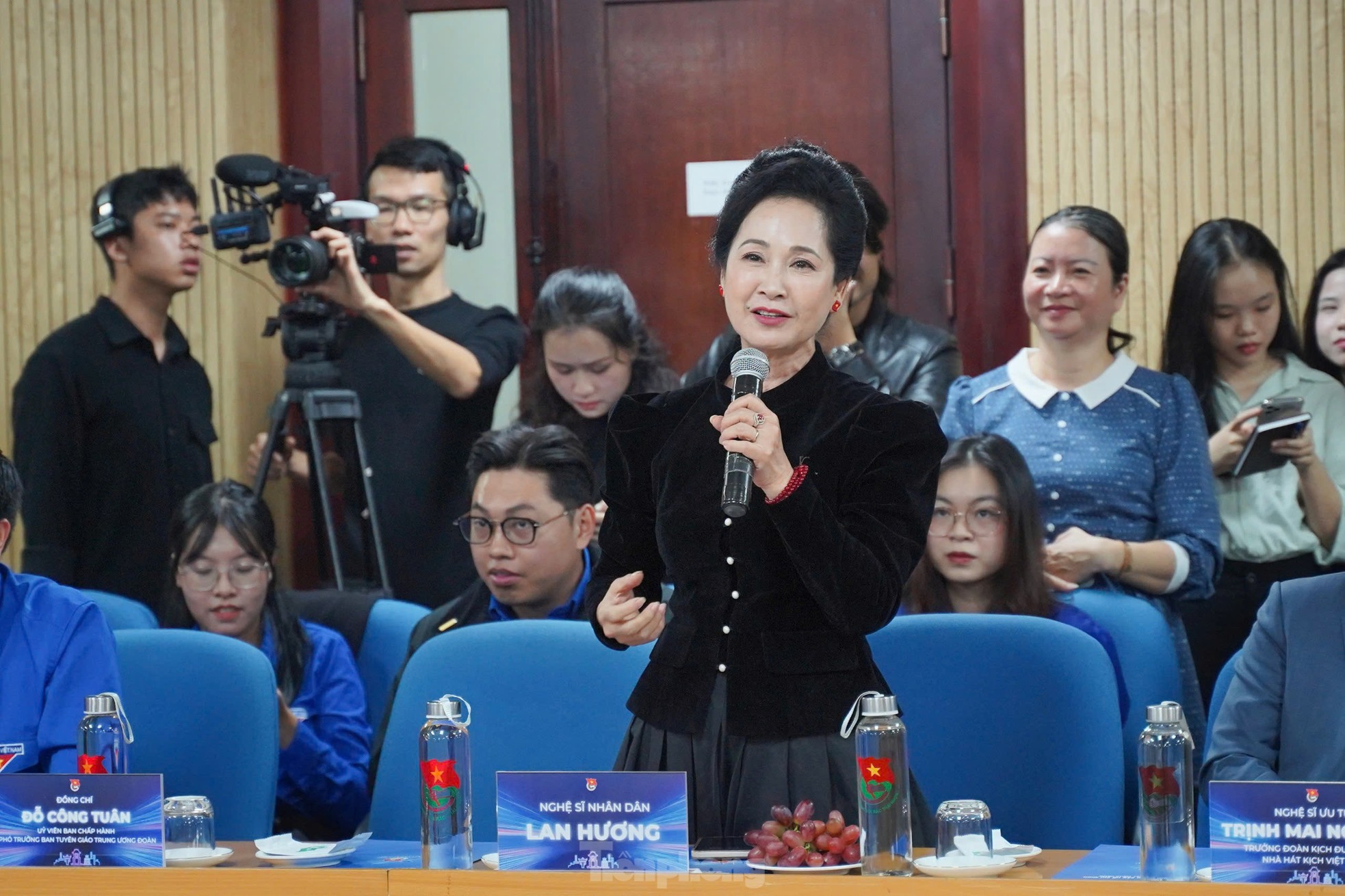 히에우투하이와 그의 형제들이 하노이에 있는 중앙청년연합 본부를 방문했다 사진 13