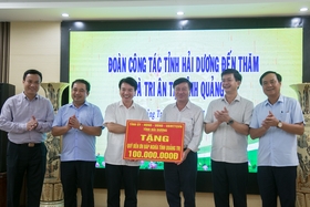 La province de Hai Duong a fait don de 100 millions de VND au fonds « Rembourser la gratitude » de la province de Quang Tri.