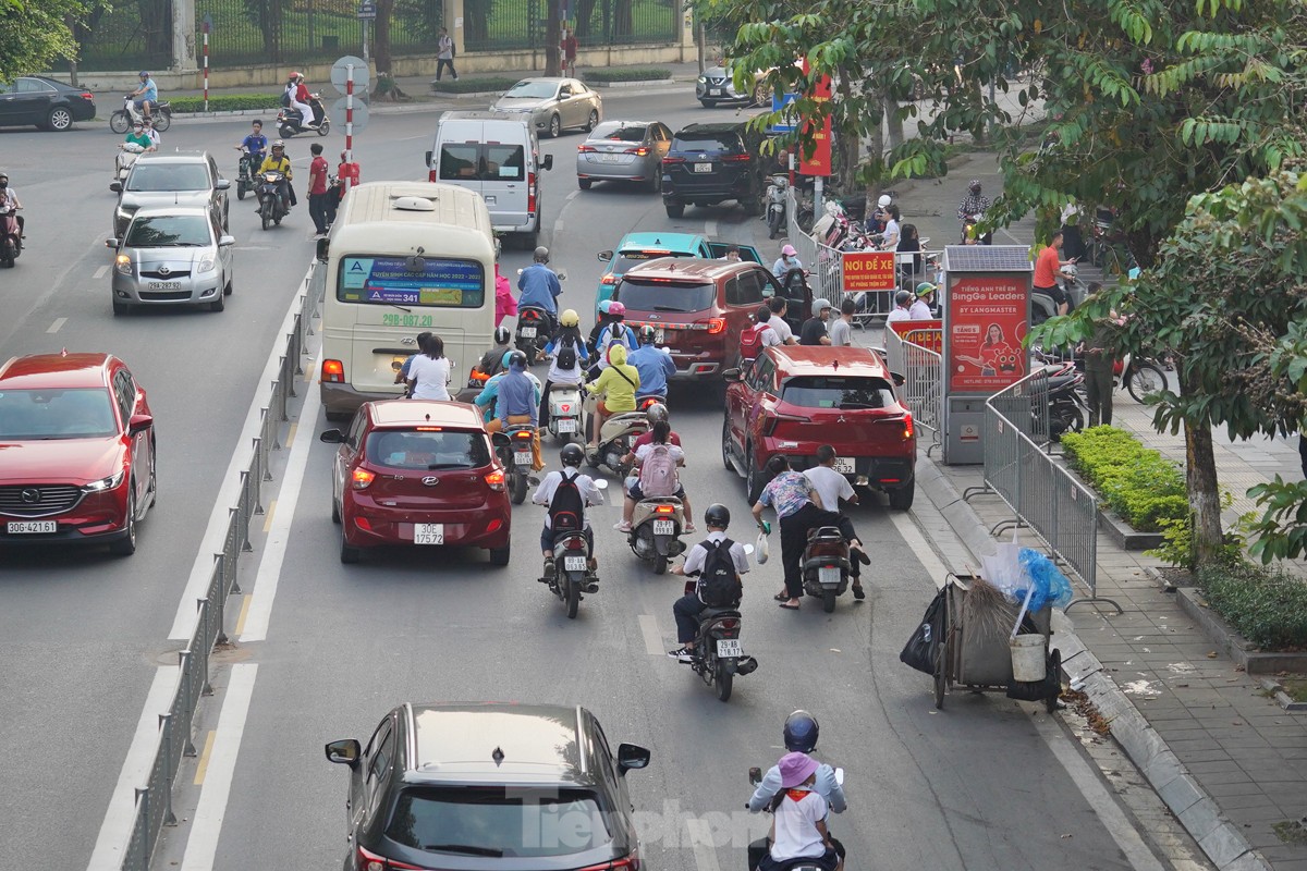 Hà Nội: Giao thông nhiều cổng trường thông thoáng ngày khai giảng ảnh 10