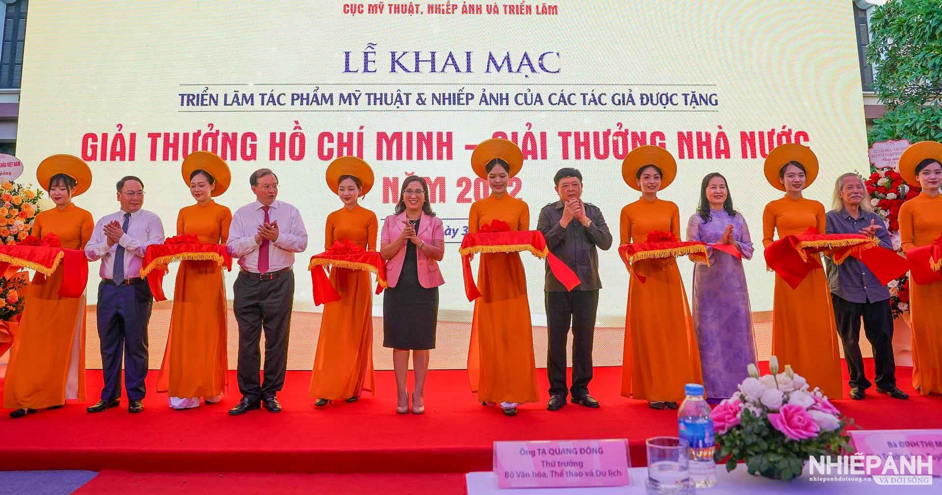 Opening of the Exhibition of Fine Arts and Photography Works Awarded with Ho Chi Minh Prize and State Prize