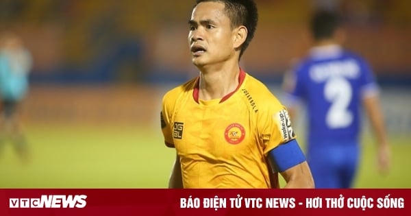 Vietnamese player who scored 100 goals unexpectedly plays in the Second Division