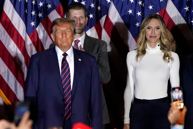 Der ehemalige Präsident Donald Trump (links) und seine Schwiegertochter Lara Trump am 23. Januar in Nashua, New Hampshire. Foto: AP