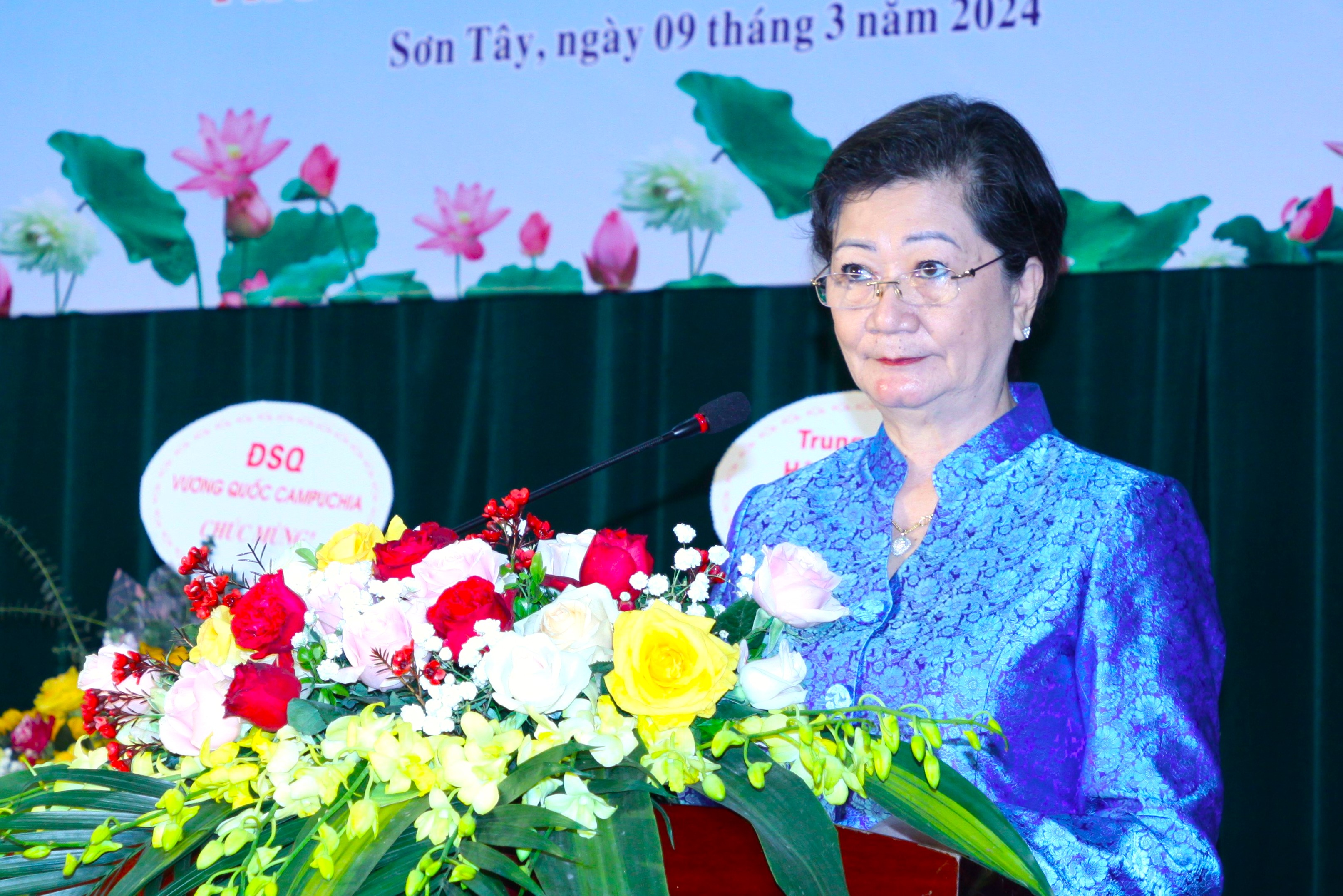 대표단 사무위원회 위원장 Nguyen Thi Thanh이 2023-2024학년 캄보디아 학생 후원 인계식에 참석했습니다.