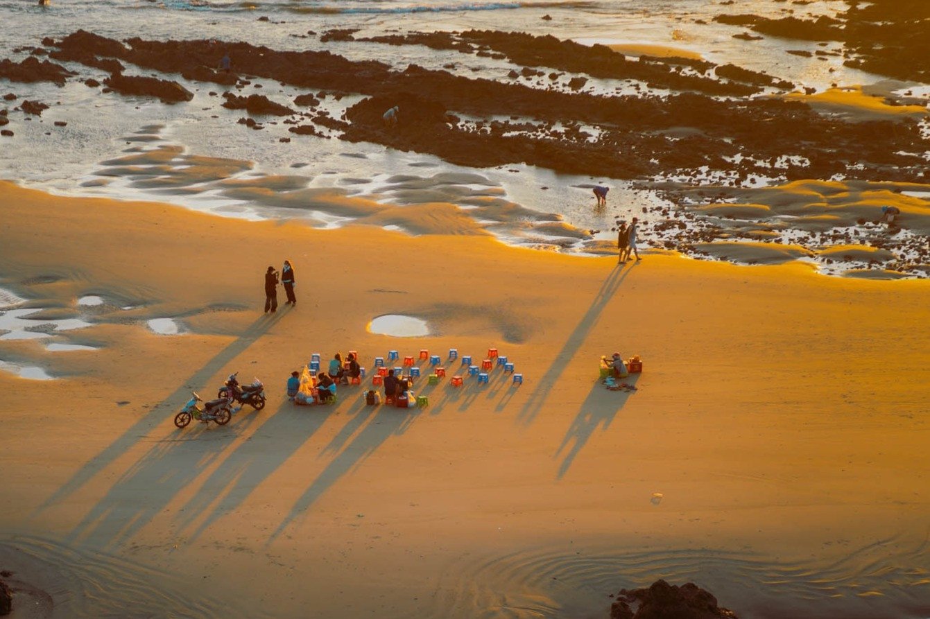 Begrüßen Sie den wunderschönen Sonnenaufgang und Sonnenuntergang am Strand, 100 km von Ho-Chi-Minh-Stadt entfernt