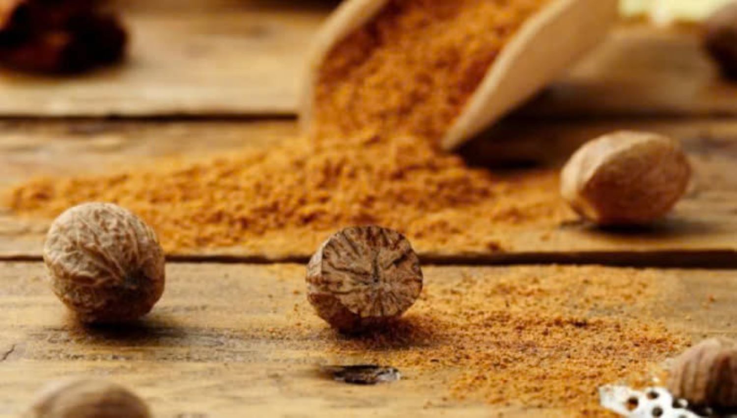 Beneficios de la nuez moscada para la piel. Fuente de la fotografía: Adobe Stock