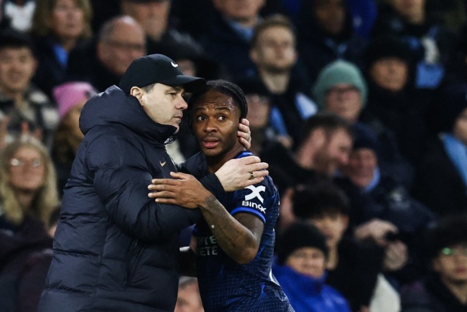 El entrenador Pochettino animó a Sterling después de que el delantero inglés abriera el marcador para el Chelsea en el empate 1-1 con el equipo local, el Manchester City, en la ronda 25 de la Premier League en el Etihad Stadium el 17 de febrero. Foto: chelseafc.com