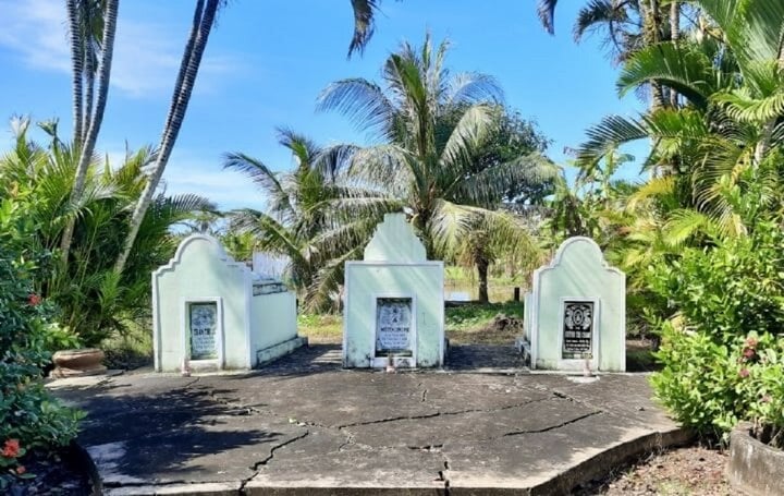 La tumba del tío Ba Phi y sus dos esposas en Ca Mau.