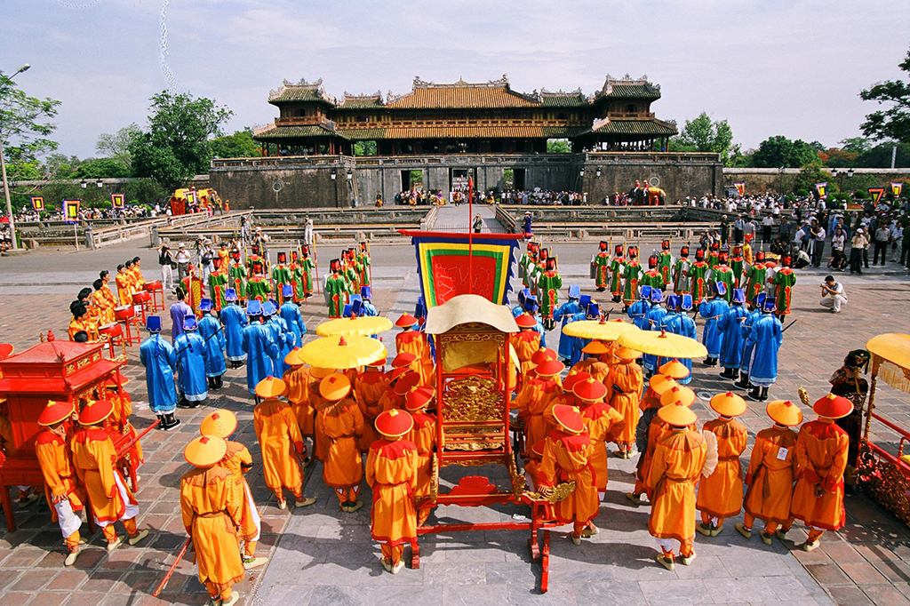 Độc, hiếm nghề làm lọng cung đình - Ảnh 1.