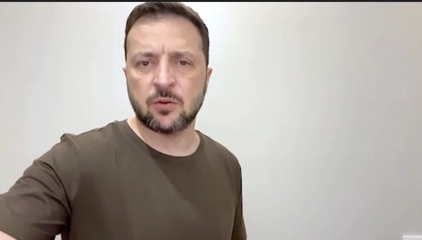 El presidente ucraniano, Volodymyr Zelensky, en un discurso en vídeo en la tarde del 31 de agosto de 2024. Fotografía recortada de un vídeo publicado por la Oficina de Prensa del Presidente de Ucrania y retransmitido por la agencia de noticias Reuters