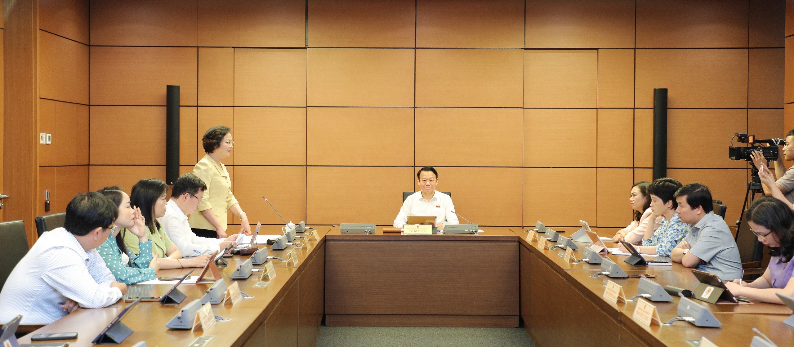 내무부 장관 Pham Thi Thanh Tra: 정부는 급여 인상을 위한 충분한 자원을 확보하고 있습니다. -0
