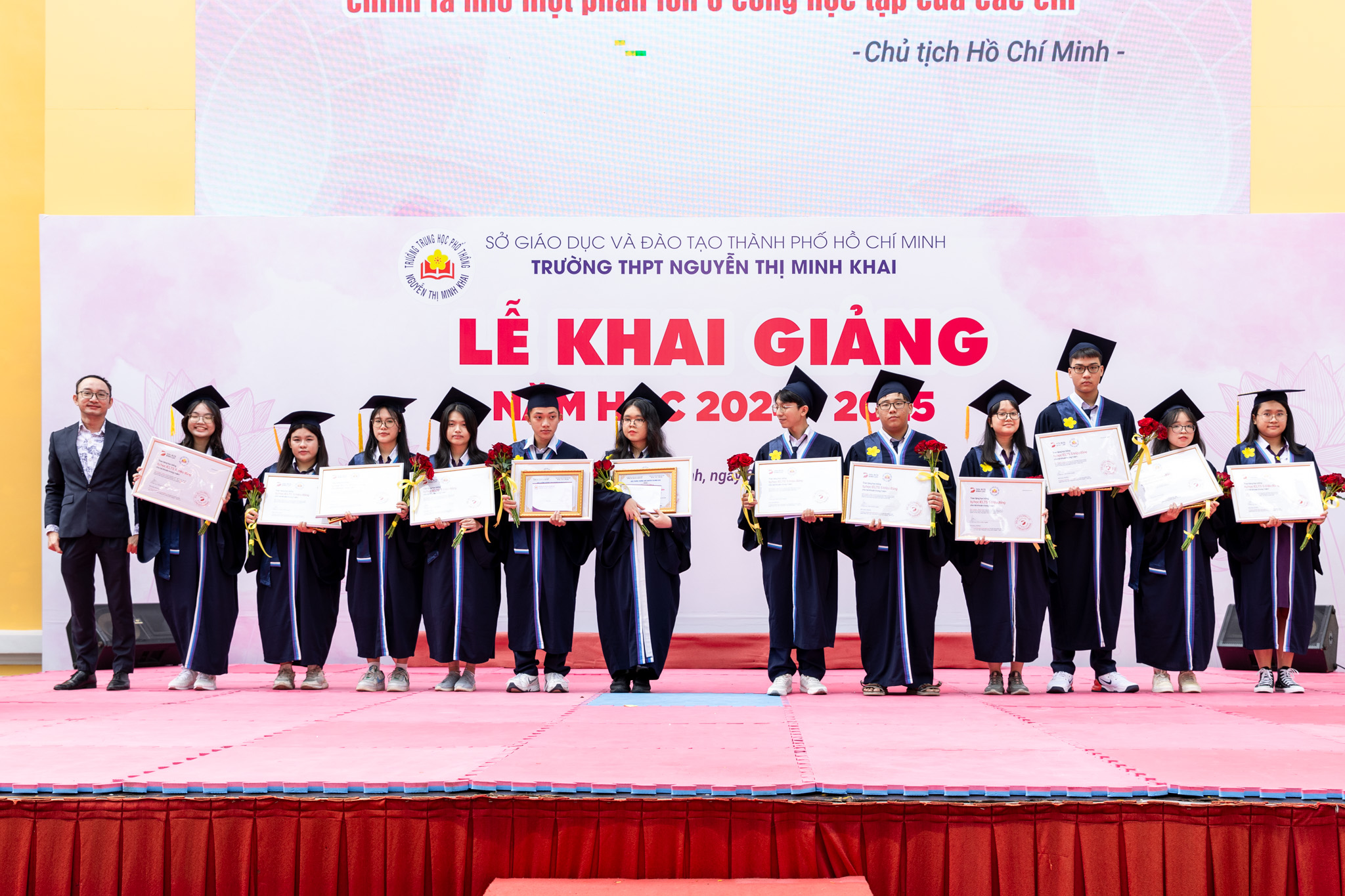 Rực rỡ TP.HCM: Những hình ảnh ấn tượng ngày khai giảng- Ảnh 19.