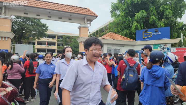 Literaturprüfung für die 10. Klasse in Ho-Chi-Minh-Stadt: Beeindruckende Fragen mit tiefer humanistischer Bedeutung - 3